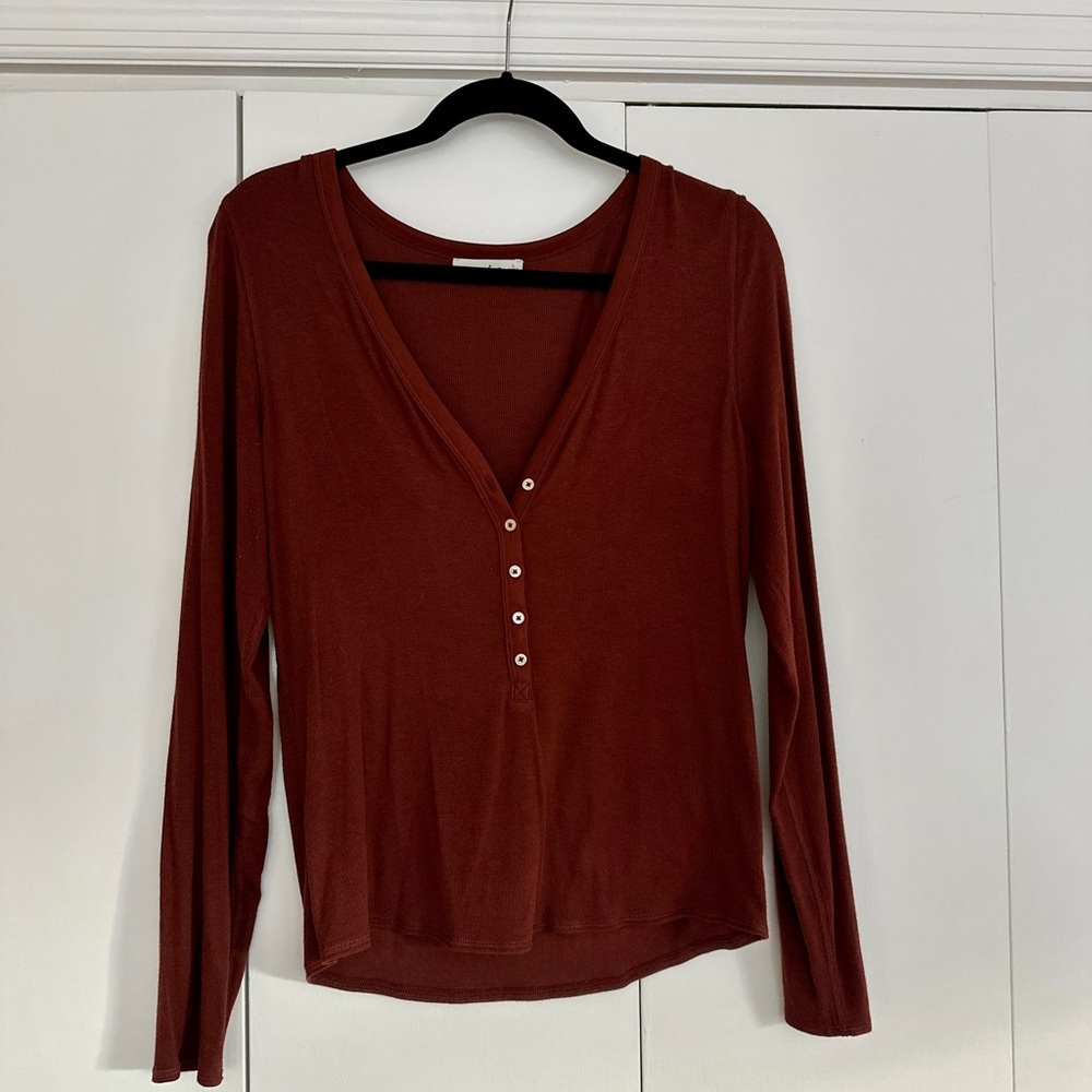 Wilfred Rust Long Sleeve Tee with Buttons